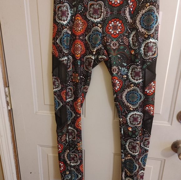 Vogo Women's athletic leggings size M moisture wicking NWT Tribal Pattern - Picture 1 of 6